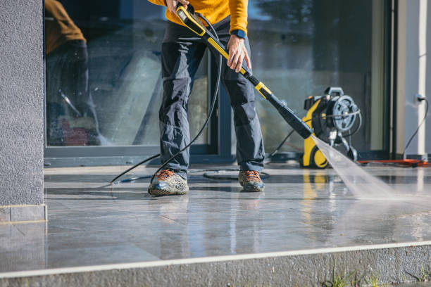 Best Deck Pressure Washing  in Iowa City, IA