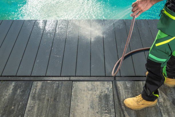 Best Garage Pressure Washing  in Iowa City, IA